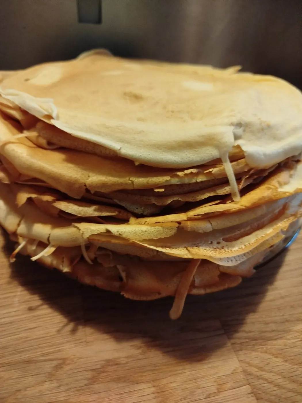 Une pile de crêpes faites maison pour le Carna'bal.